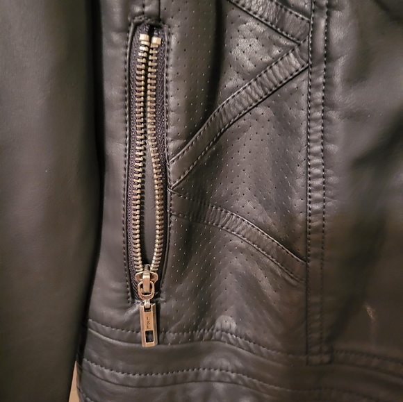 Lock & Love Leather Jacket - Picture 5 of 13